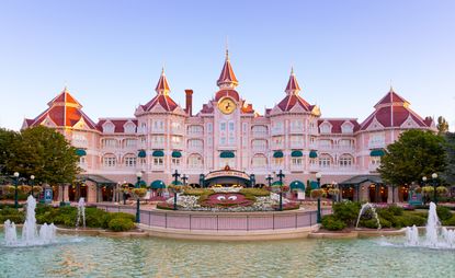 Disneyland Paris Hotel pink exterior